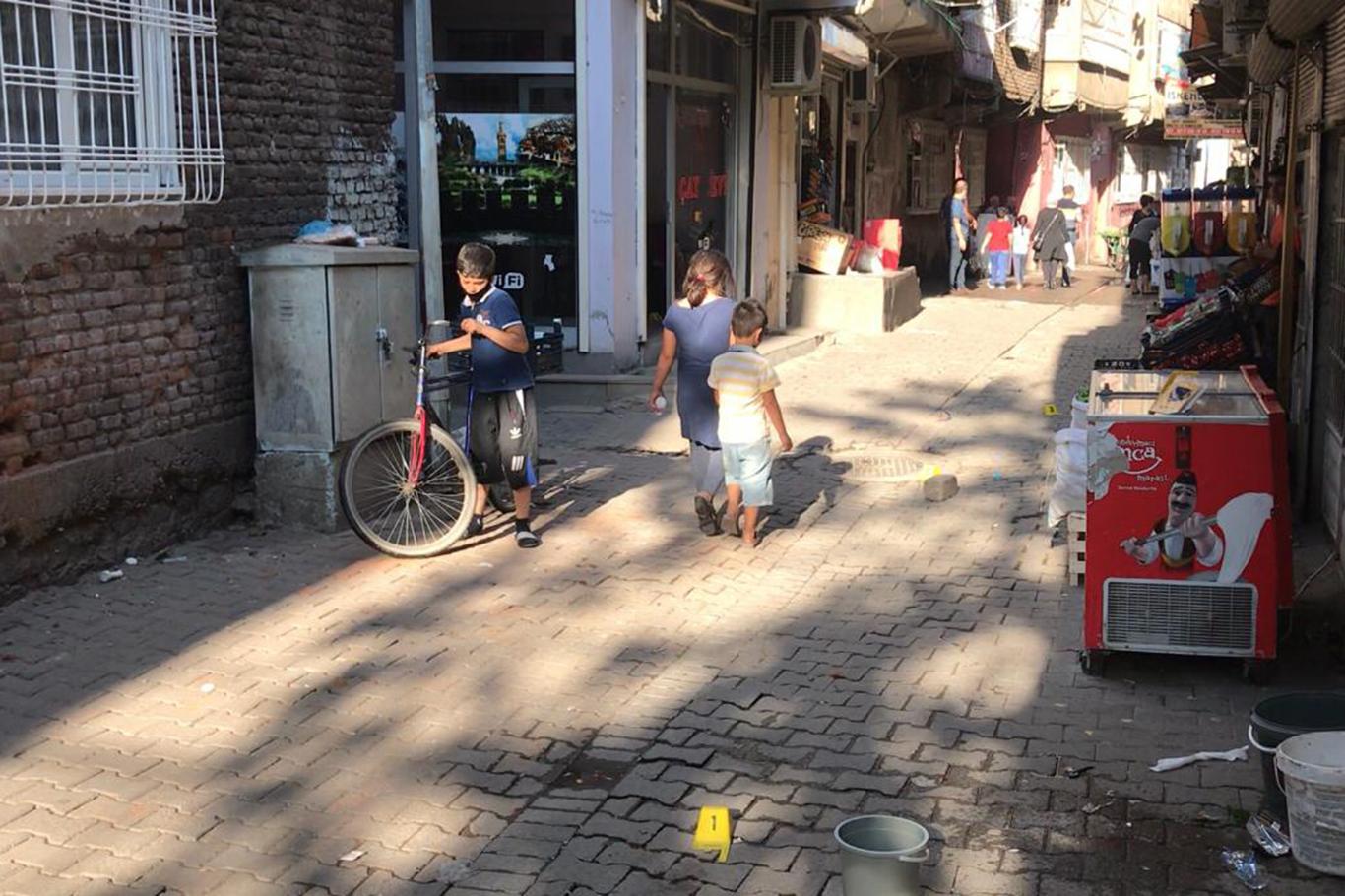 Diyarbakır'da kahvehaneye ateş açıldı: Bir çocuk öldü, 3 yaralı